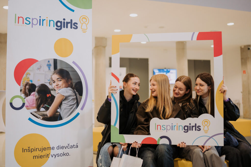 Mladé dievčatá si často neveria, inšpiratívne ženy v programe Inspiring Girls im dodávajú odvahu mieriť vysoko